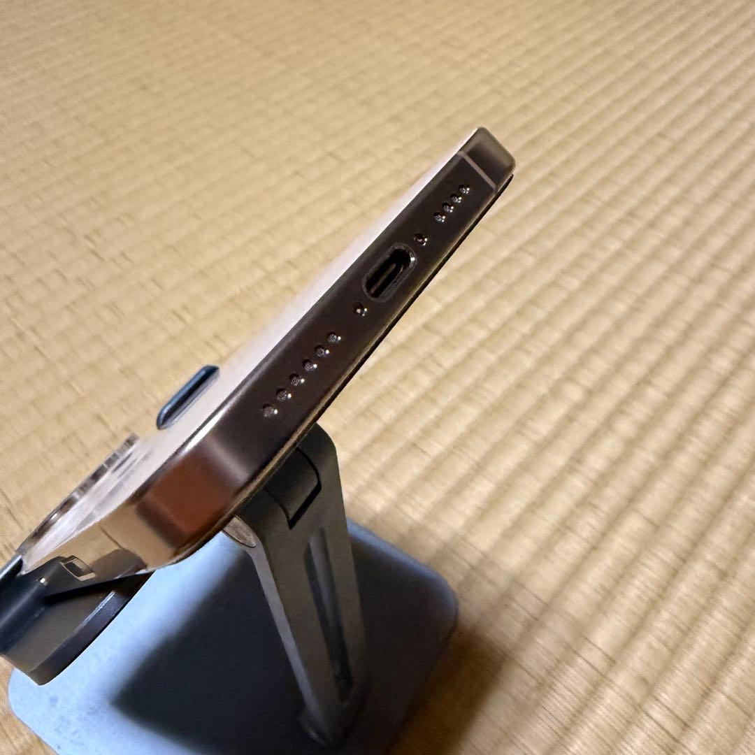 iPhone 16 pro max バッテリー最大容量100%(実質101%)