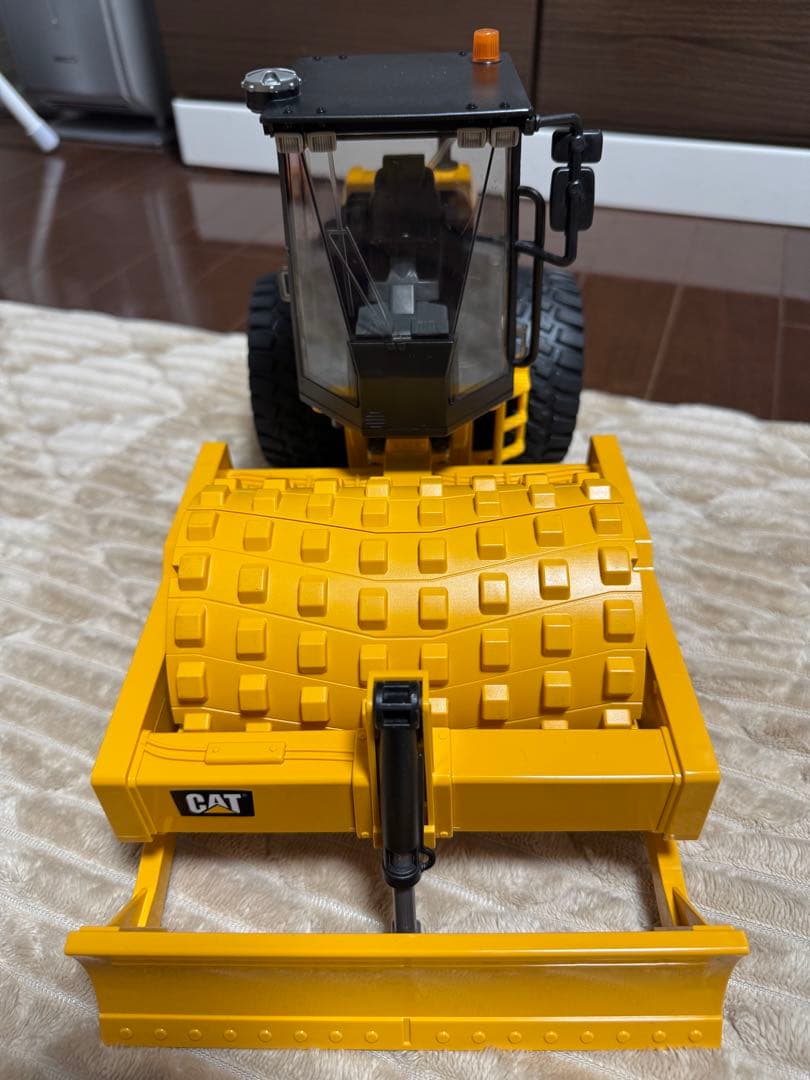 Bruder ブルーダー社　重機　CAT 振動ソイルコンパクター　ミニカー　模型