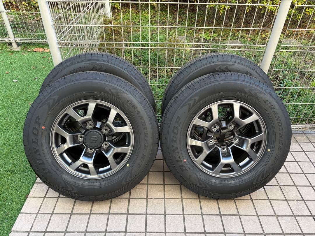 ジムニーシエラ　ノマド　新車外し　タイヤ4本セット　未使用　センターキャップ有