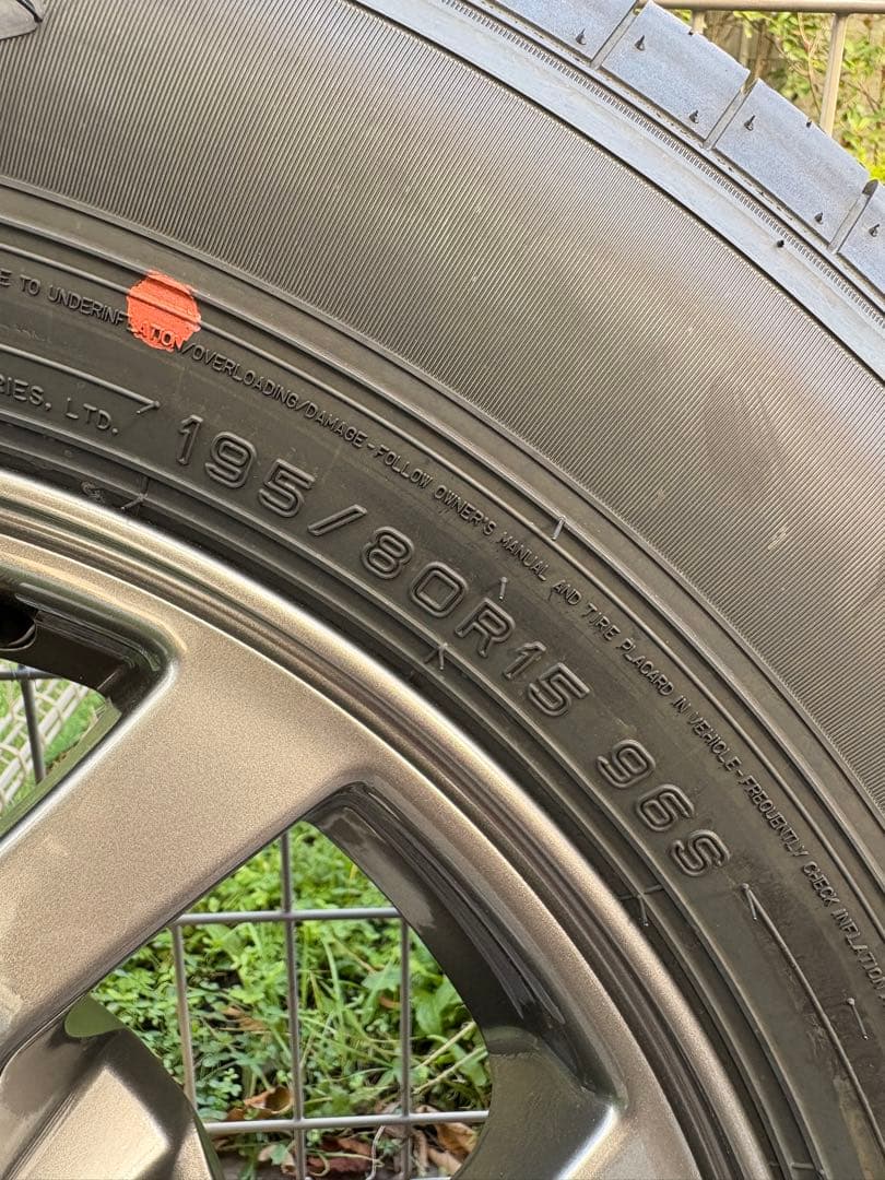 ジムニーシエラ　ノマド　新車外し　タイヤ4本セット　未使用　センターキャップ有