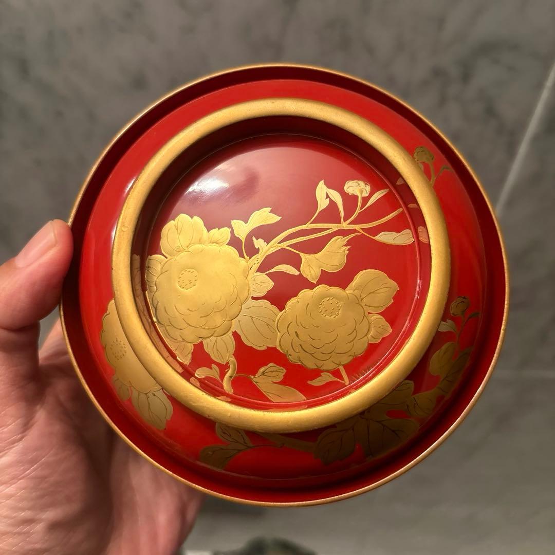 金彩がふんだんに使われたお花と蝶々が芸術的で絢爛豪華な木製輪島お椀2客