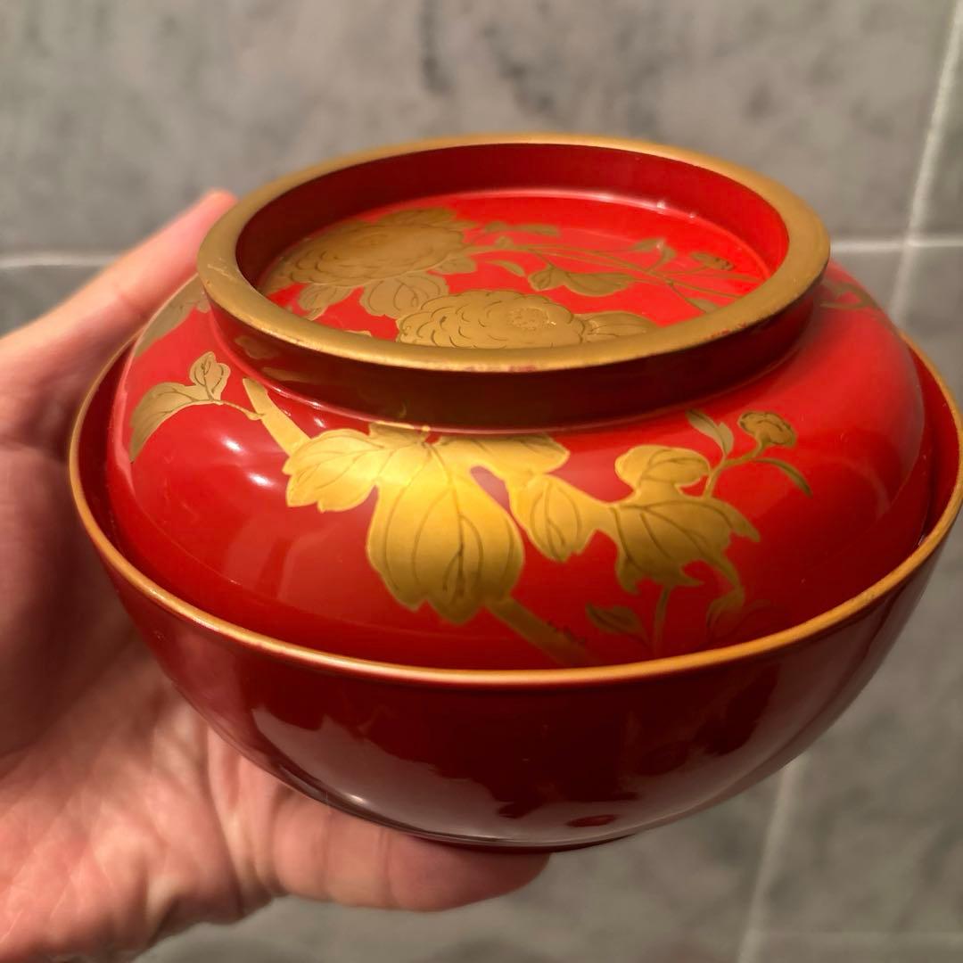 金彩がふんだんに使われたお花と蝶々が芸術的で絢爛豪華な木製輪島お椀2客
