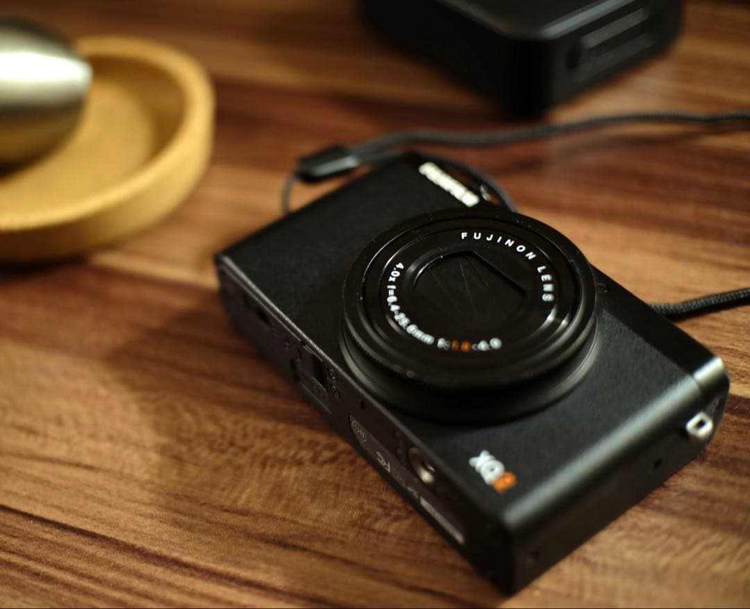 FUJIFILM XQ2 コンパクトデジタルカメラ