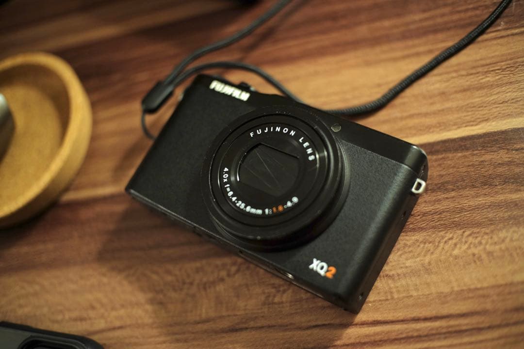 FUJIFILM XQ2 コンパクトデジタルカメラ
