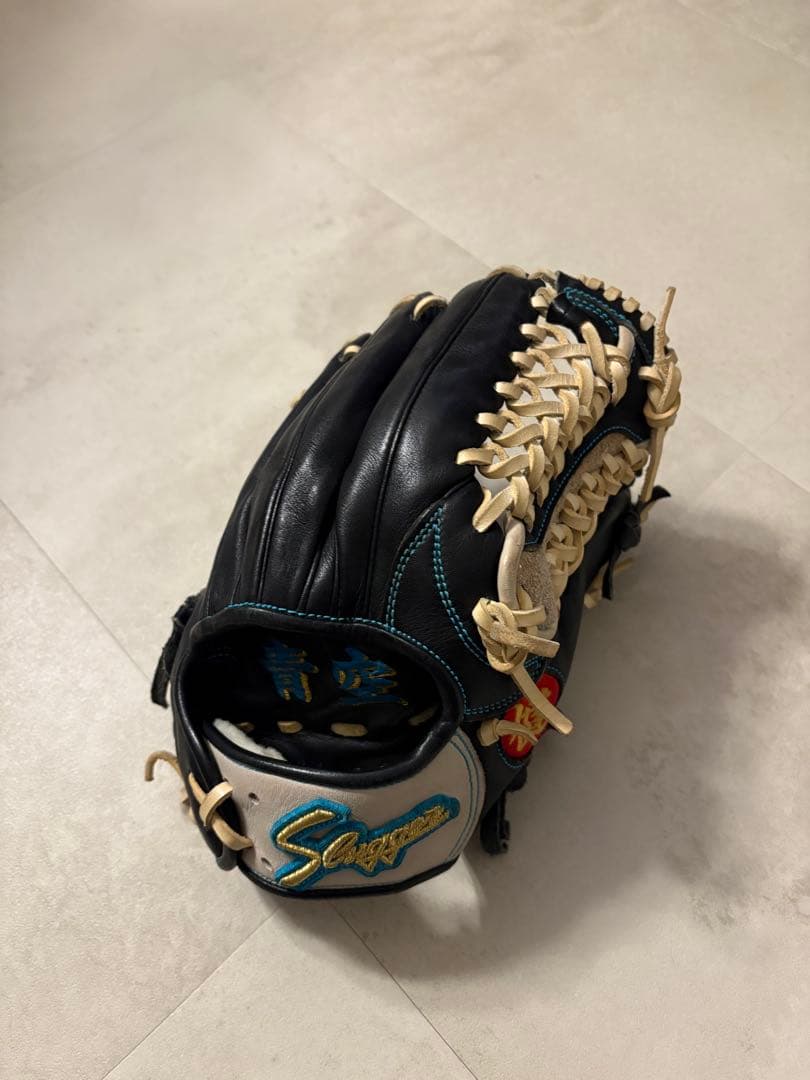 Slugger オーダー軟式グローブ 黒/白