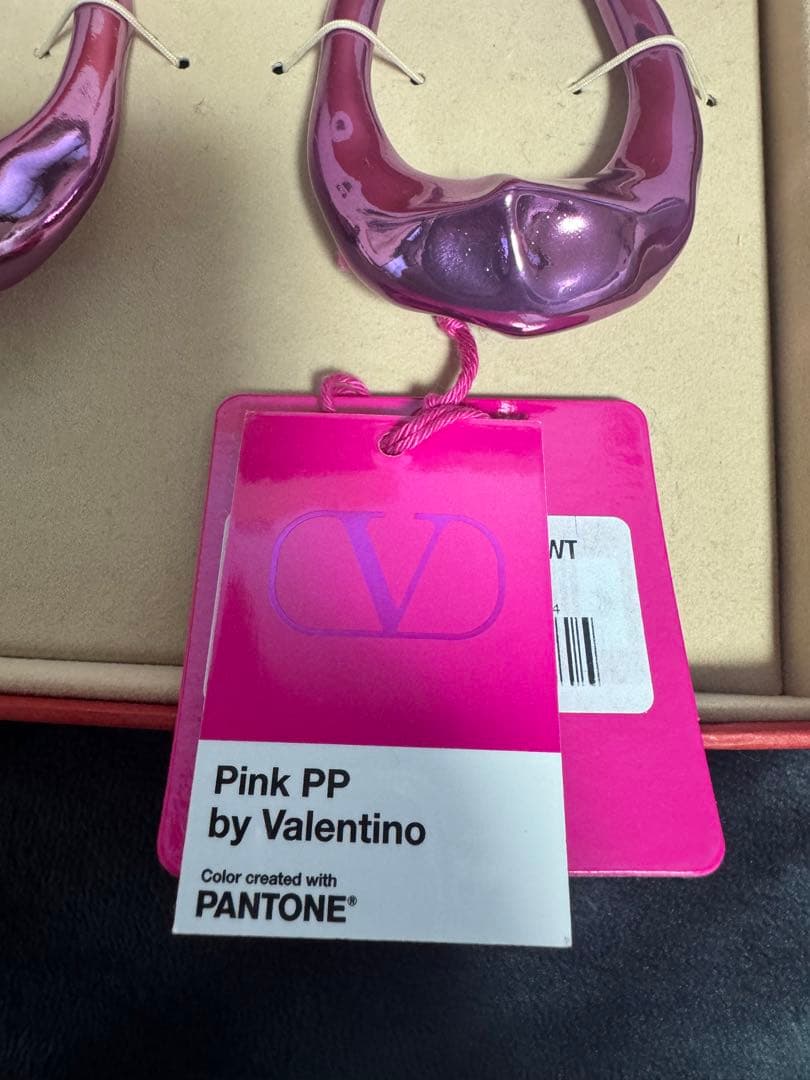 Valentino 22-23fw ピンクPP フープピアス