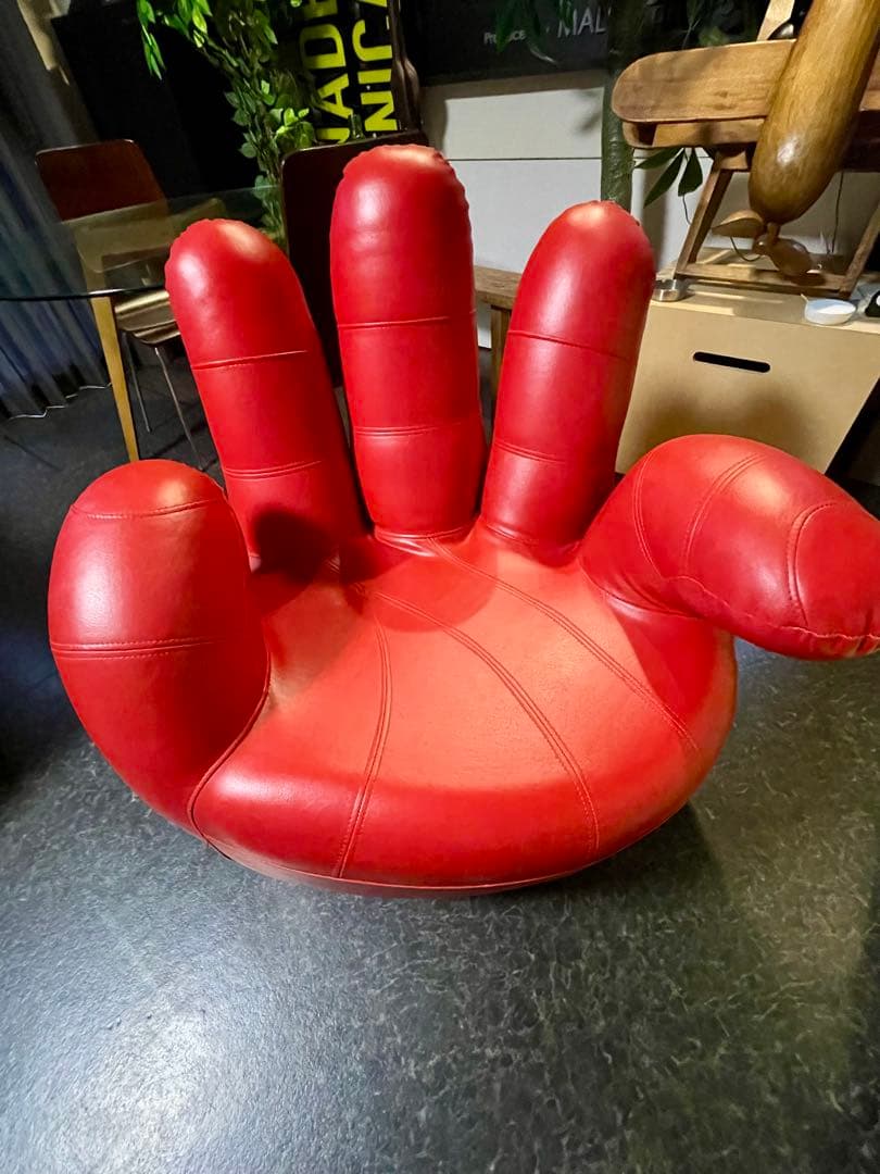 山田です。！　　　　　フィンガー ソファー 赤色 回転式 手 5本指