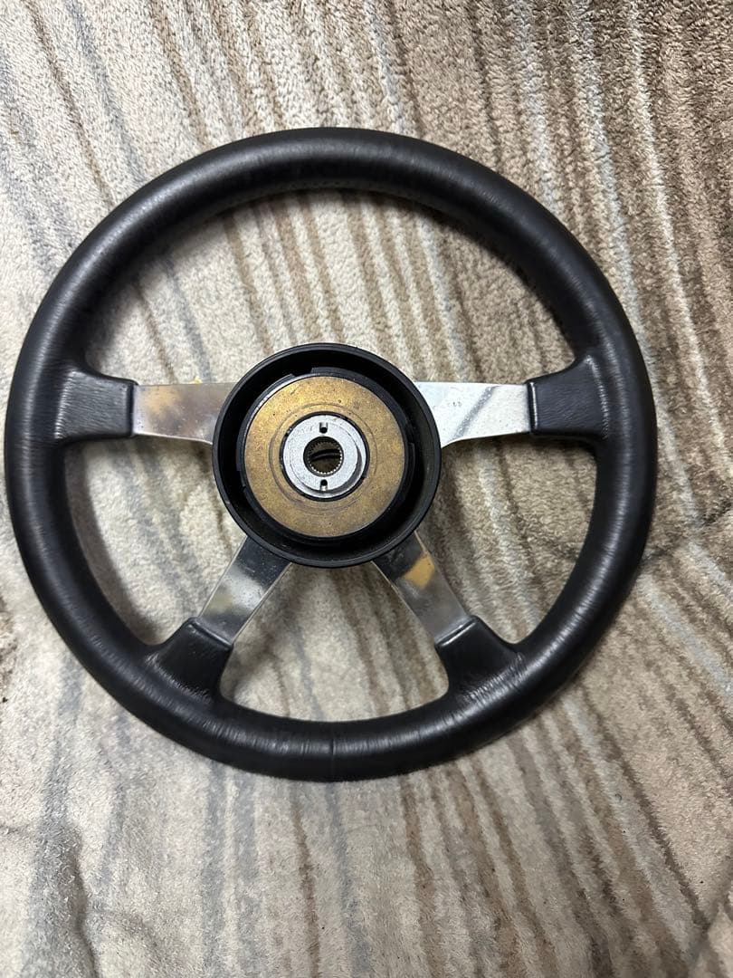 知る人ぞ知るスズキジムニーシェラ純正ステアリング！ホーンボタンにサイのマーク仕様