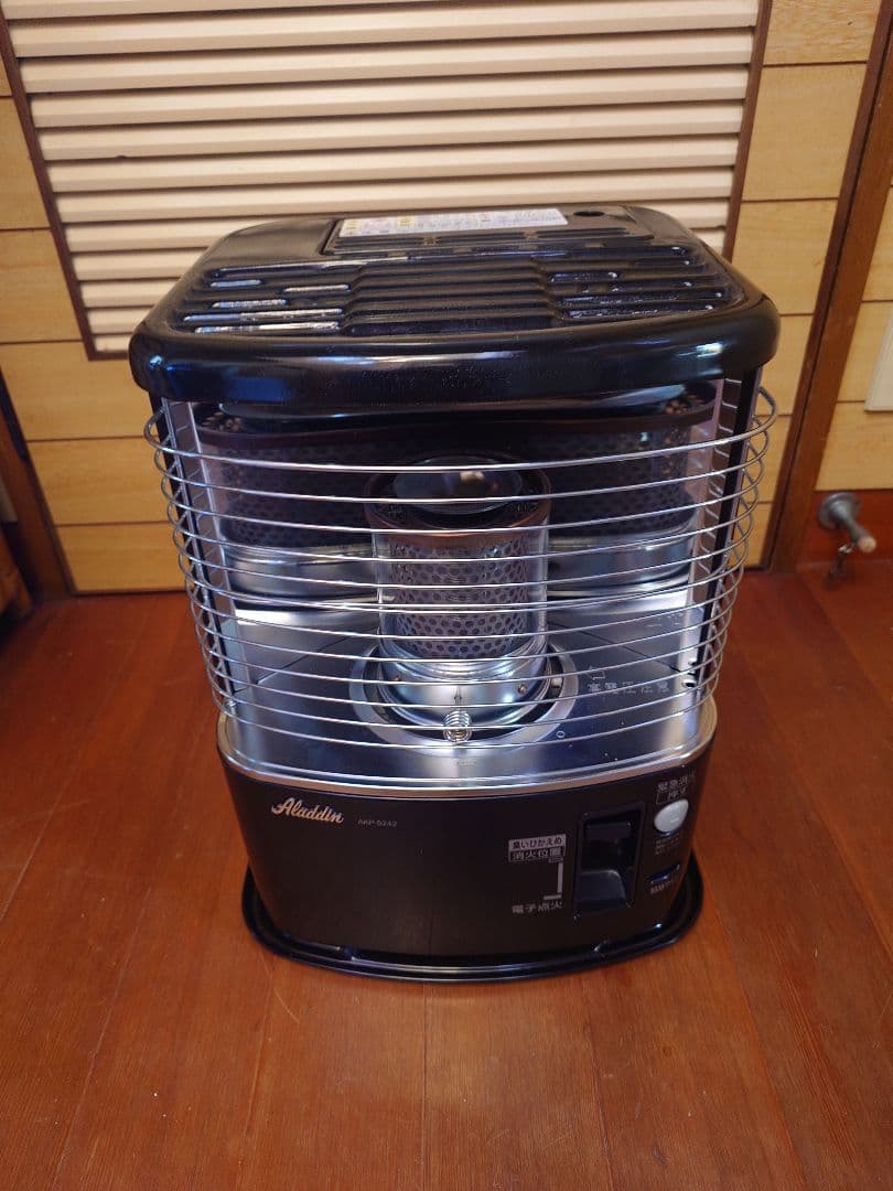 アラジン製石油ストーブ一度使用のみです。