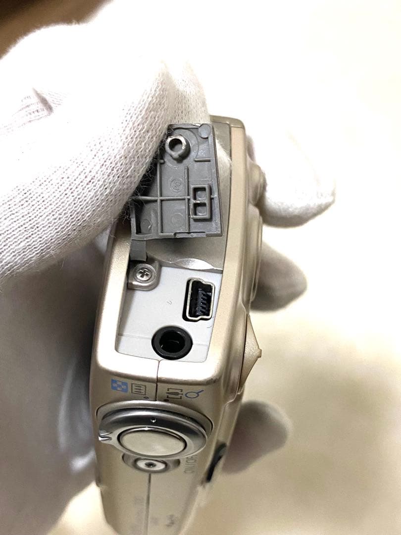 若い世代に再加熱のデジカメ美品早い者勝ち！人気のゴールドCANON IXY700