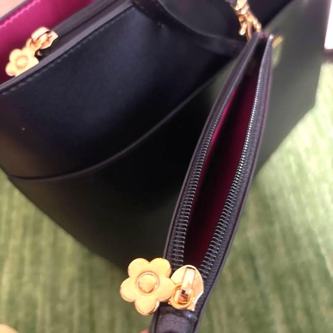 【送料込】MARYQUANTポーチ付トートバッグA4収納可通勤ビジネス黒×ピンク