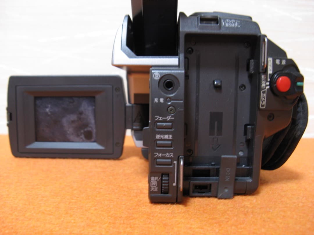 動作OK❗️☆SONYの液晶Hi8/8ミリビデオカメラ・CCD-TRV86