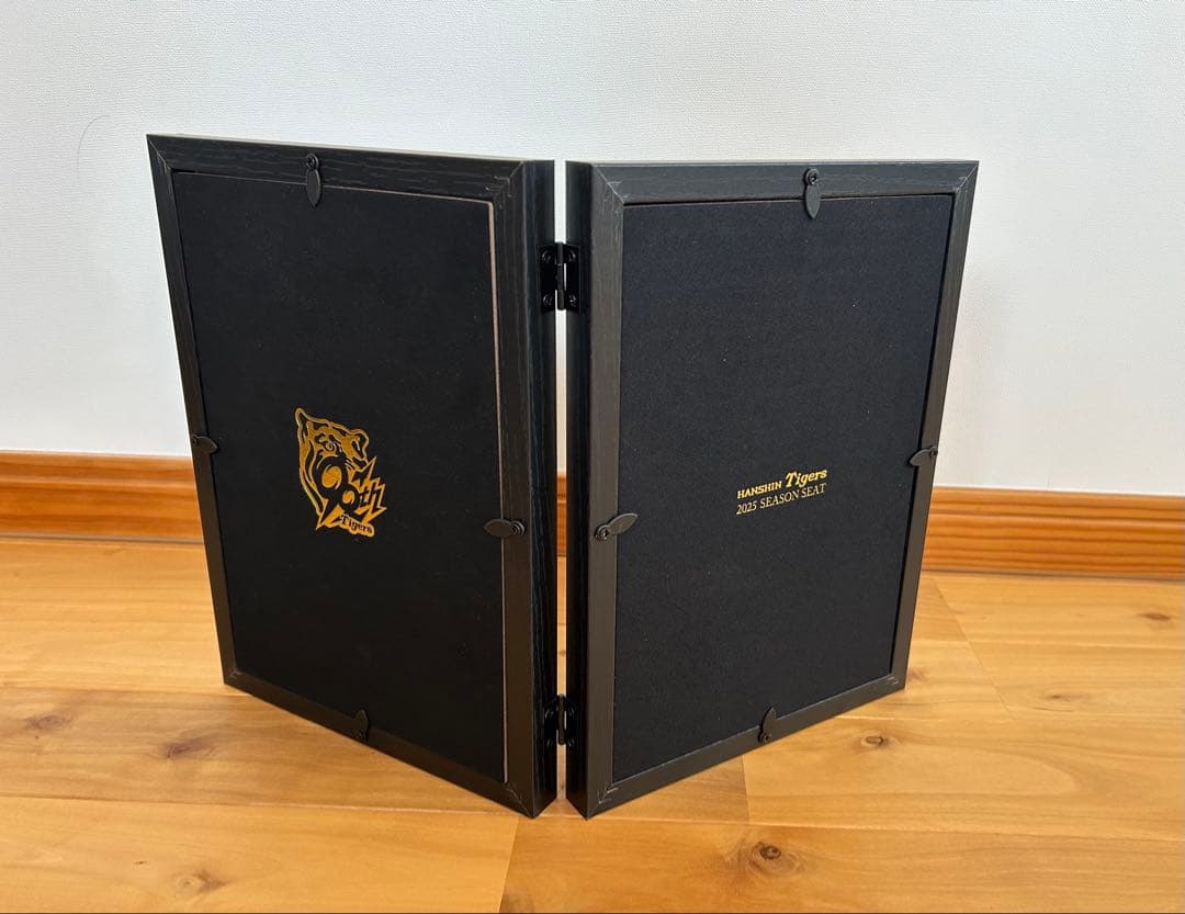 阪神タイガース　甲子園ジオラマ模型 + 90周年記念ピンバッジセット(+タオル)