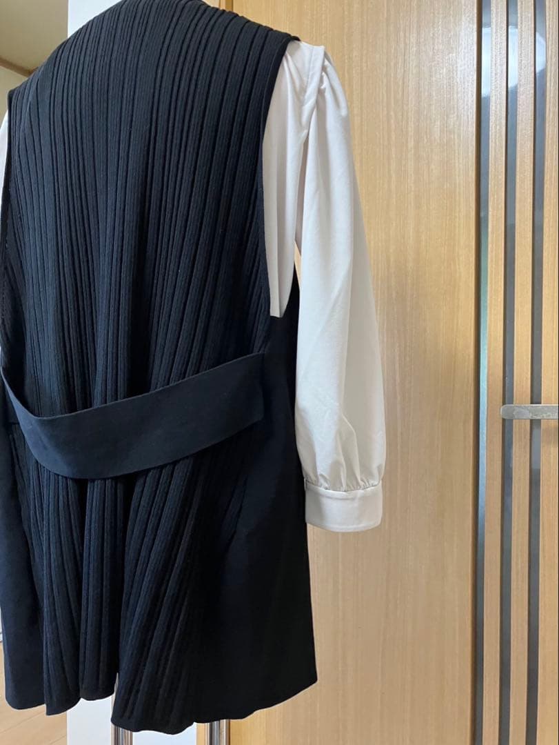 最終お値下げ エポカのジレ（黒）