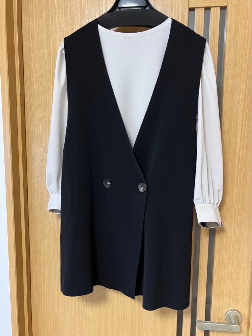 最終お値下げ エポカのジレ（黒）