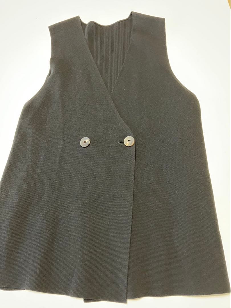 最終お値下げ エポカのジレ（黒）