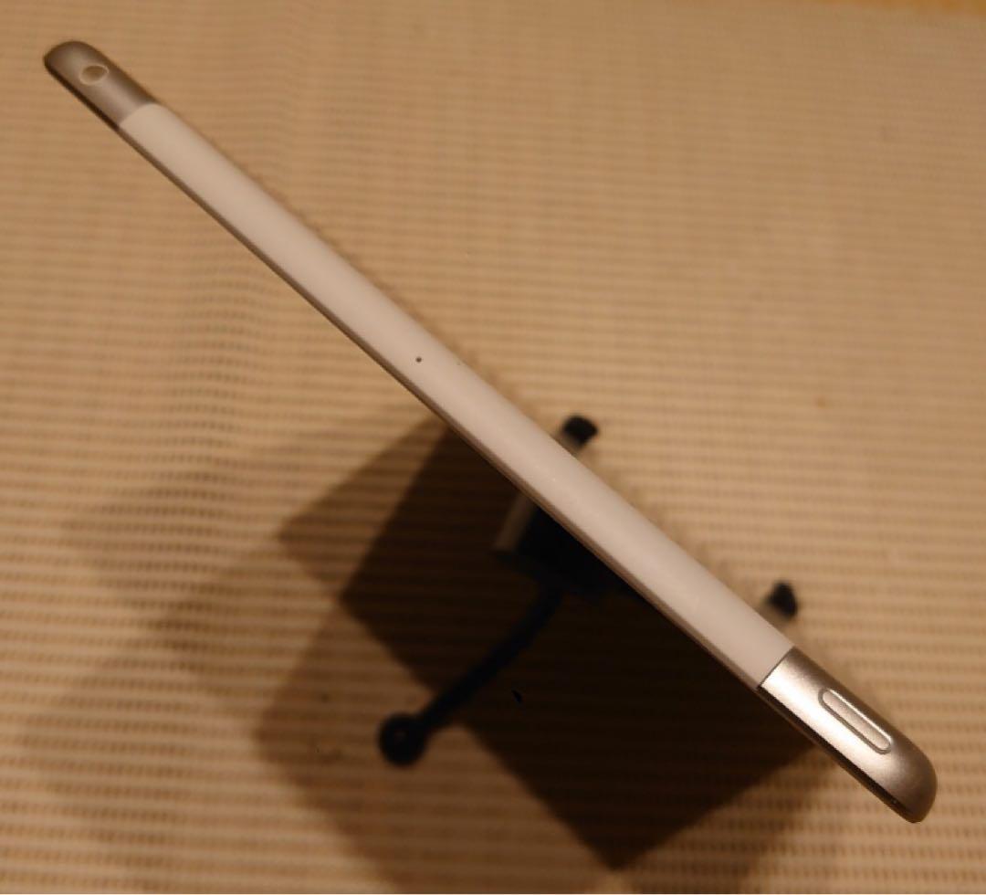 完動品SIMフリーiPad第8世代(A2429)本体32GB送料込3Q1KN