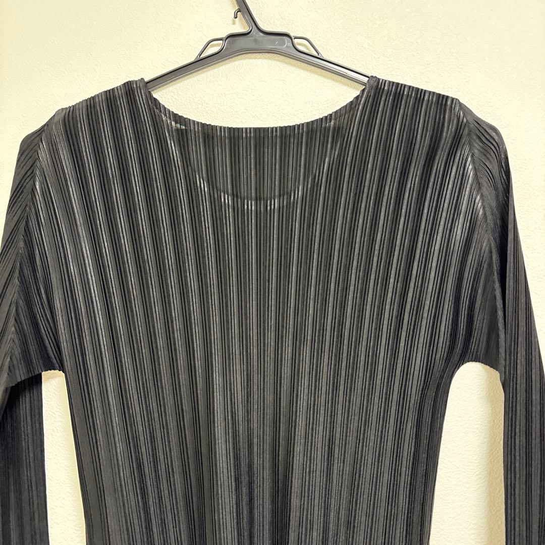美品 イッセイミヤケ　プリーツ・プリーズ 黒 長袖カットソー