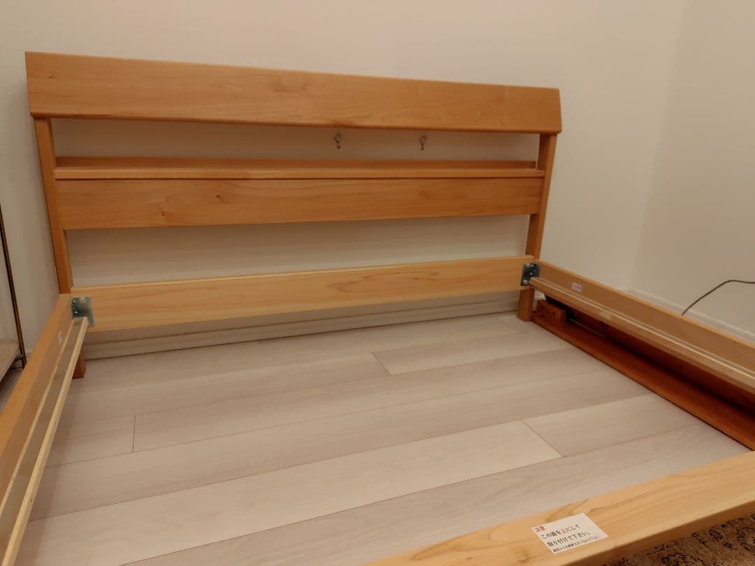【11月引き取り限定・豊島区】アルダー材 ダブルサイズベッドフレーム（家具の里）