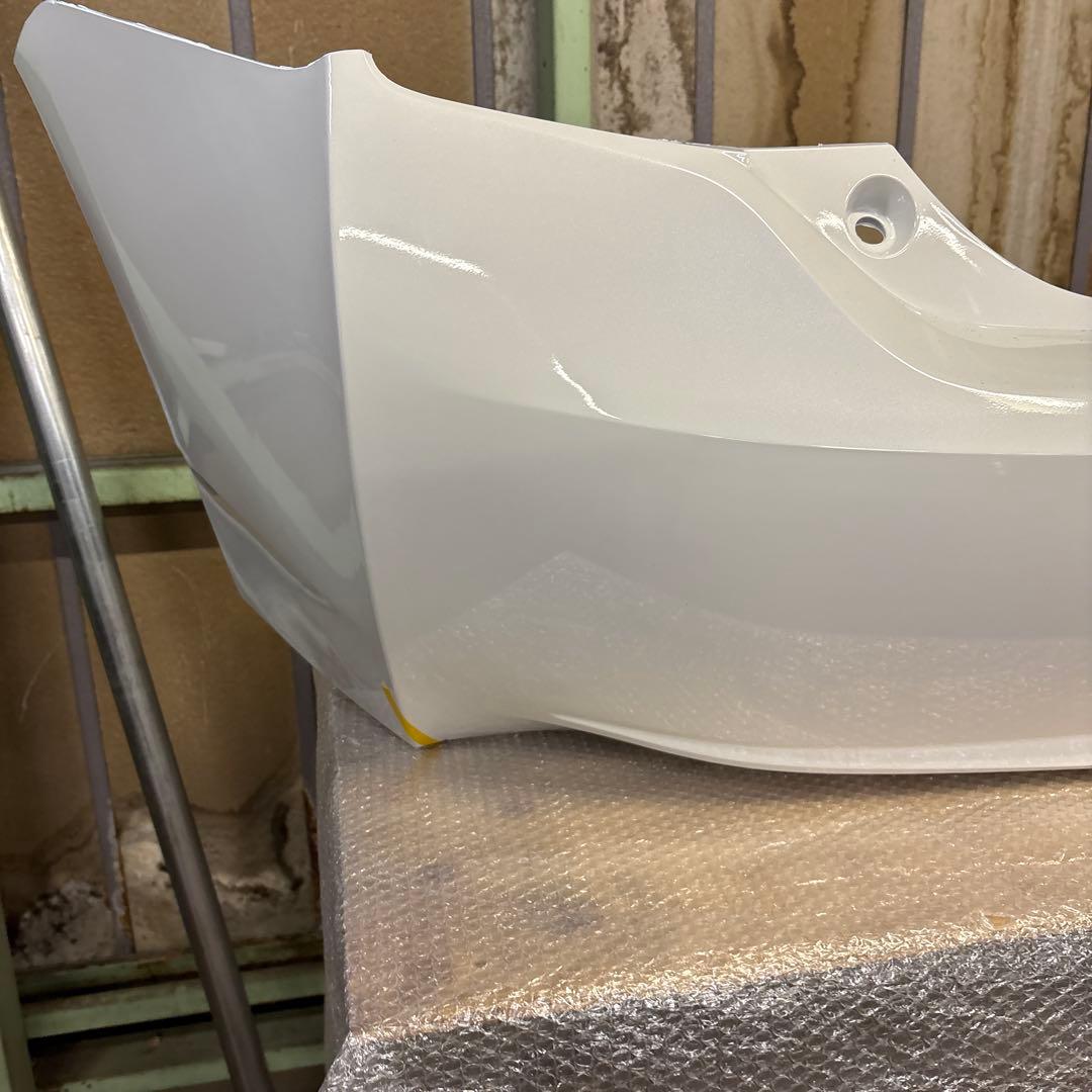 (90)30プリウス　社外リアバンパー 070