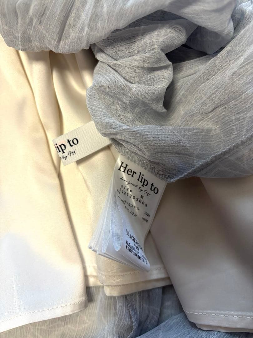 ワンピース herlipto monotone floral pleated dress