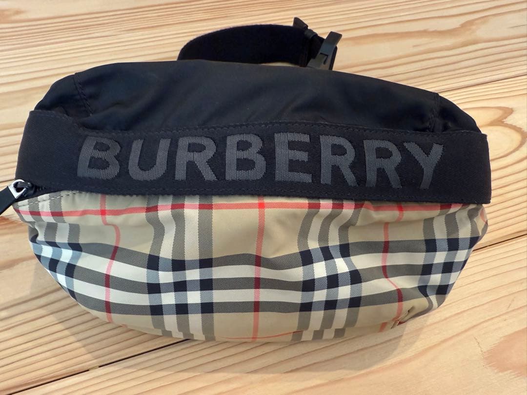 kwBURBERRY ボディバッグ・ウエストポーチ　ショルダーバッグ
