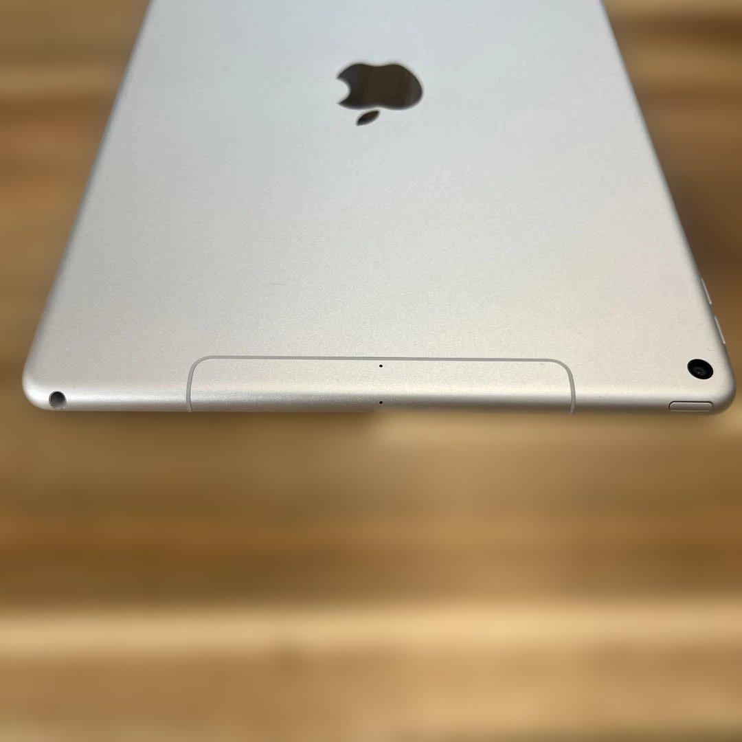 K1380 SIMフリー　iPad Air3 64GB