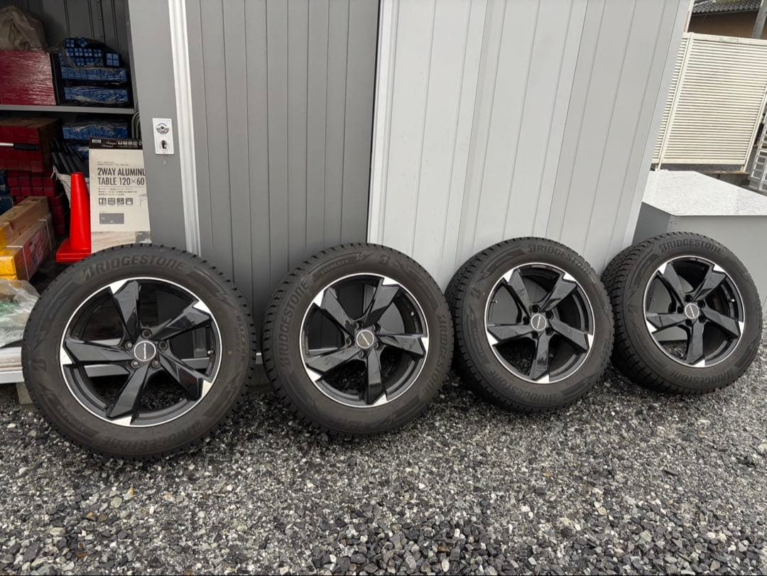 アウディ　スタッドレスタイヤセット　18インチ