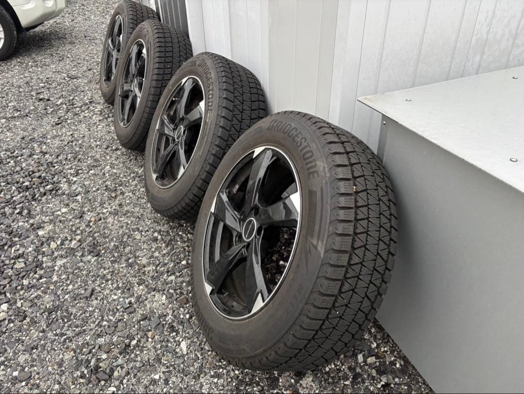 アウディ　スタッドレスタイヤセット　18インチ