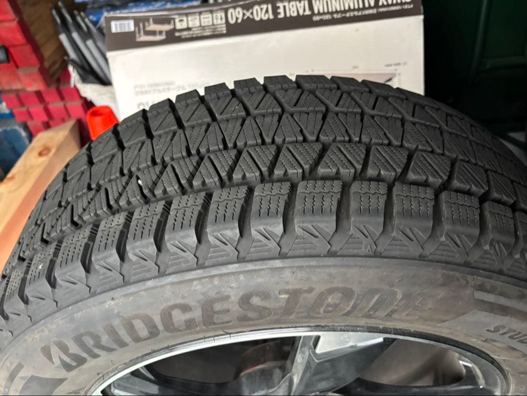 アウディ　スタッドレスタイヤセット　18インチ