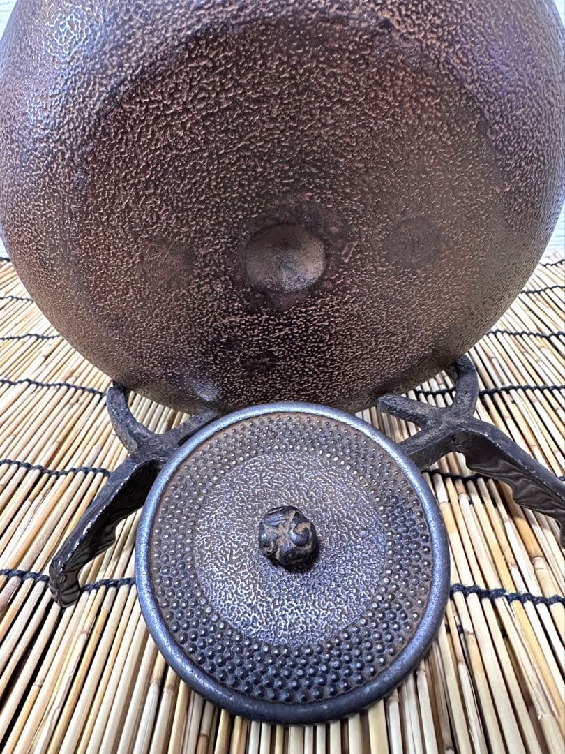 未使用品、栞付　敬典工房正寿堂山正　人間国宝髙橋敬典作独楽型　南部鉄瓶　南部鉄器
