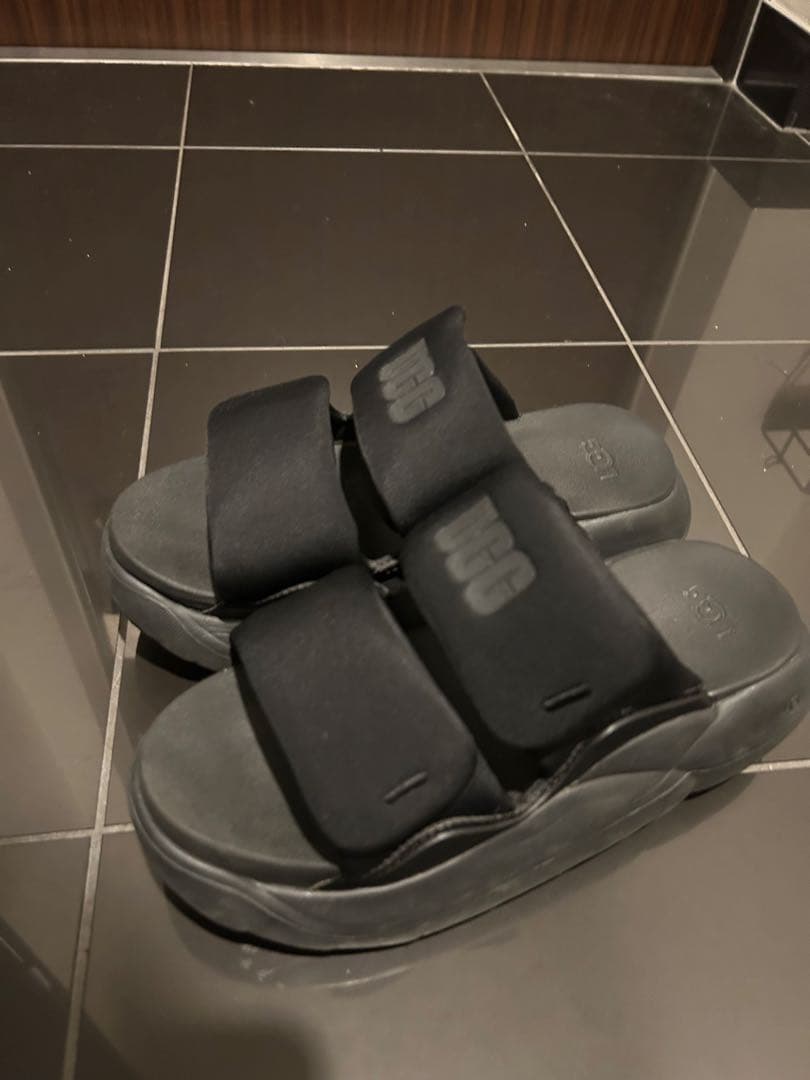 ugg 厚底サンダル　ブラック　38 24