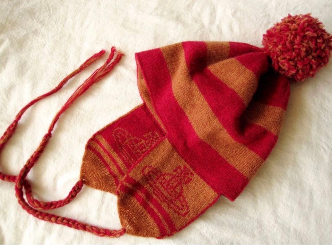 美品　ヴィヴィアンウェストウッド正規品　耳当て付きニット帽　ポンポン