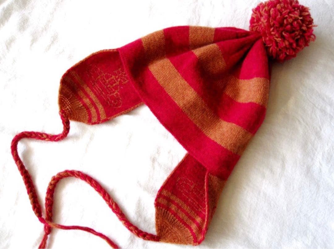 美品　ヴィヴィアンウェストウッド正規品　耳当て付きニット帽　ポンポン