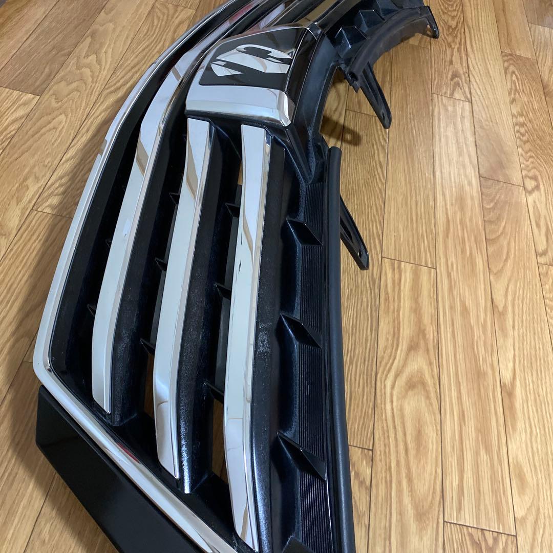 アルファード20後期 グリル　エンブレム