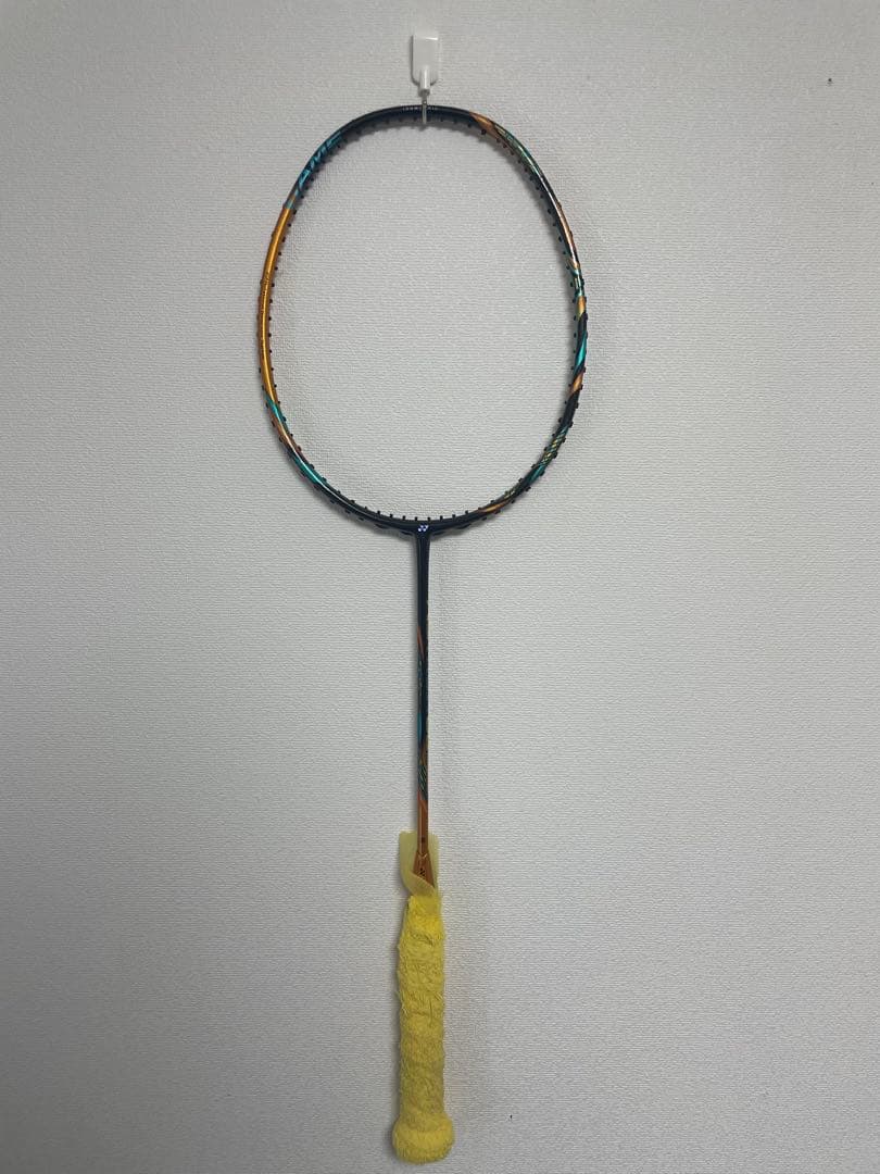 バドミントンラケット アストロクス88Dゲーム　4UG5