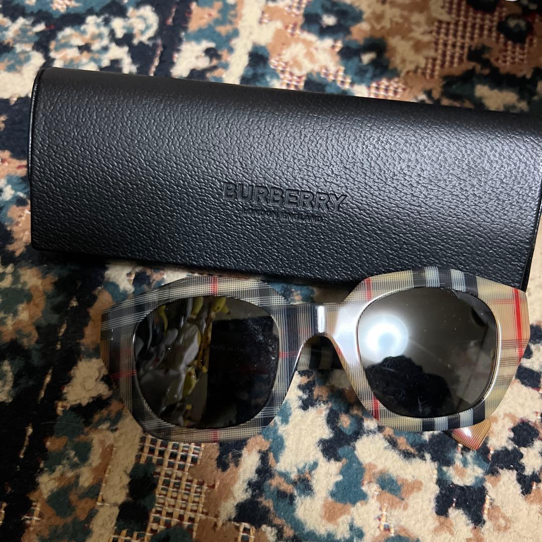 BURBERRY バーバリー　チェック柄サングラス