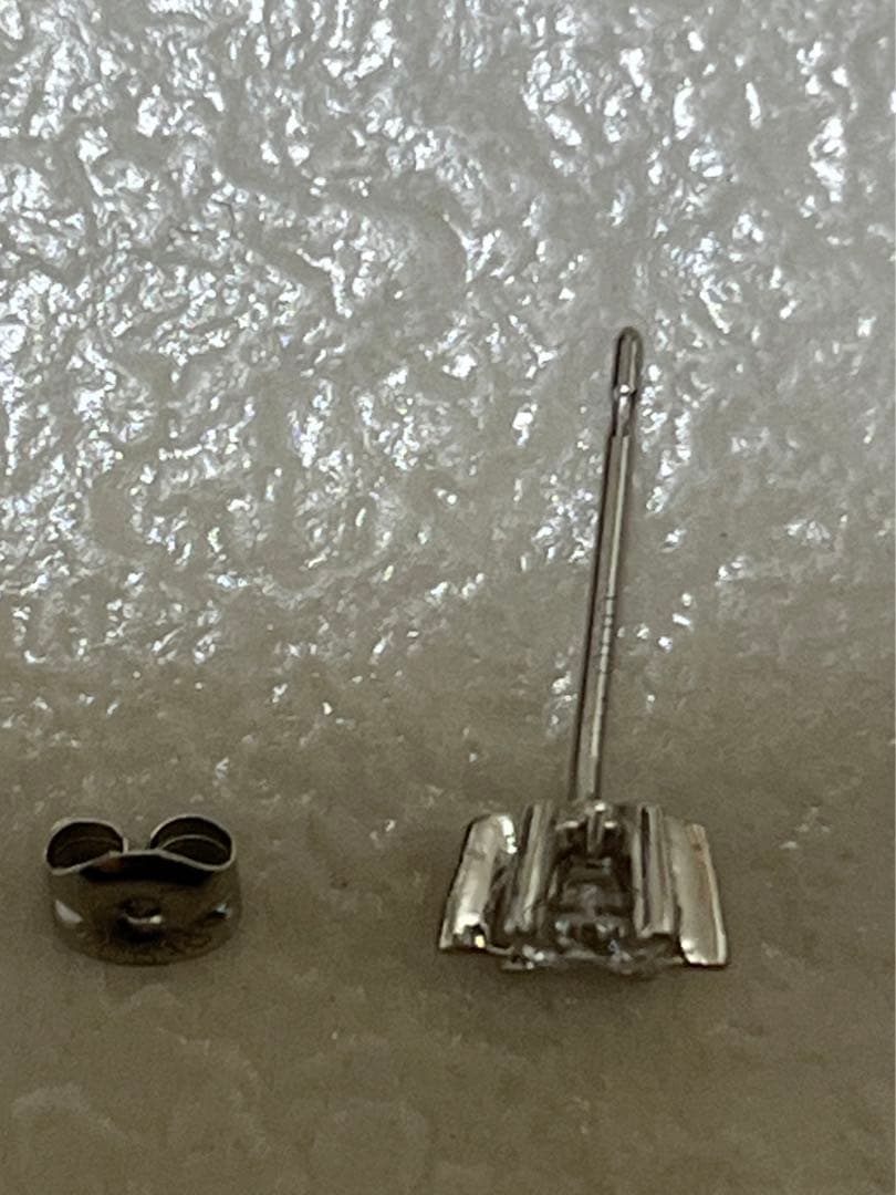 プラチナ900ダイヤモンドピアス　片耳の出品です0.21ct