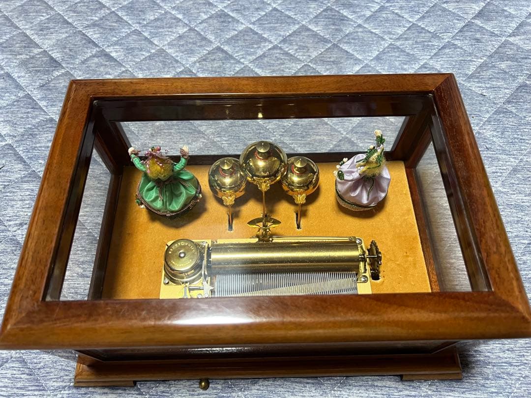 リュージュ社製人形が踊る木製オルゴール(なんでも鑑定団)