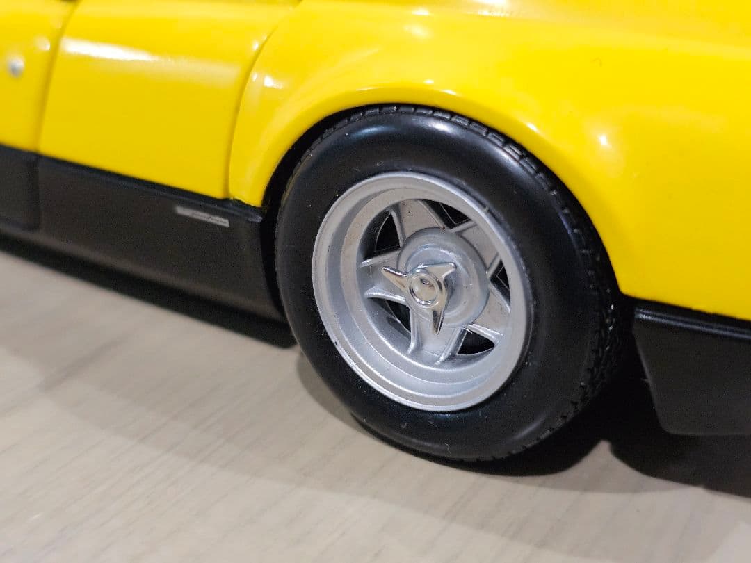 京商 1/18　FERRARI　365GT4/BB