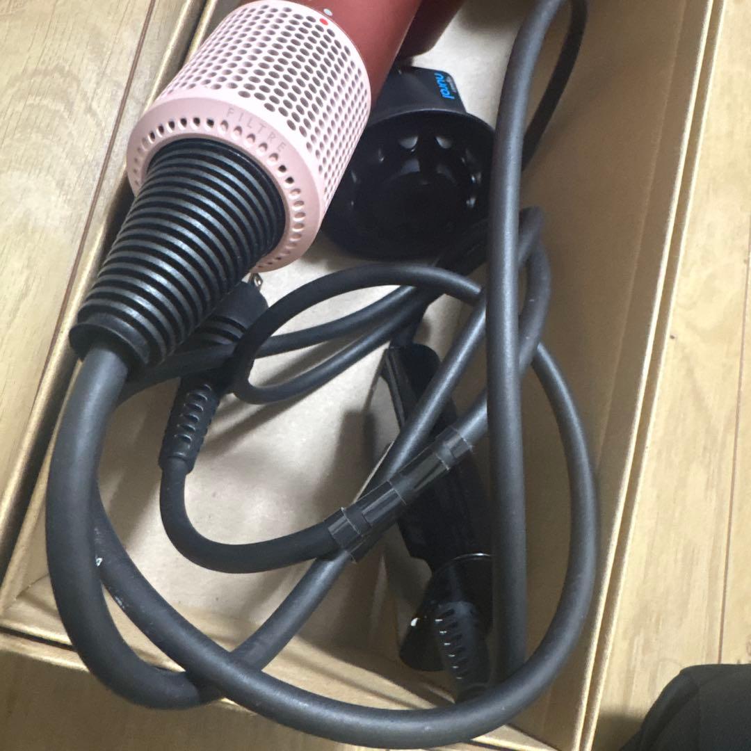 【早い者勝ち】ダイソンヘアドライヤー