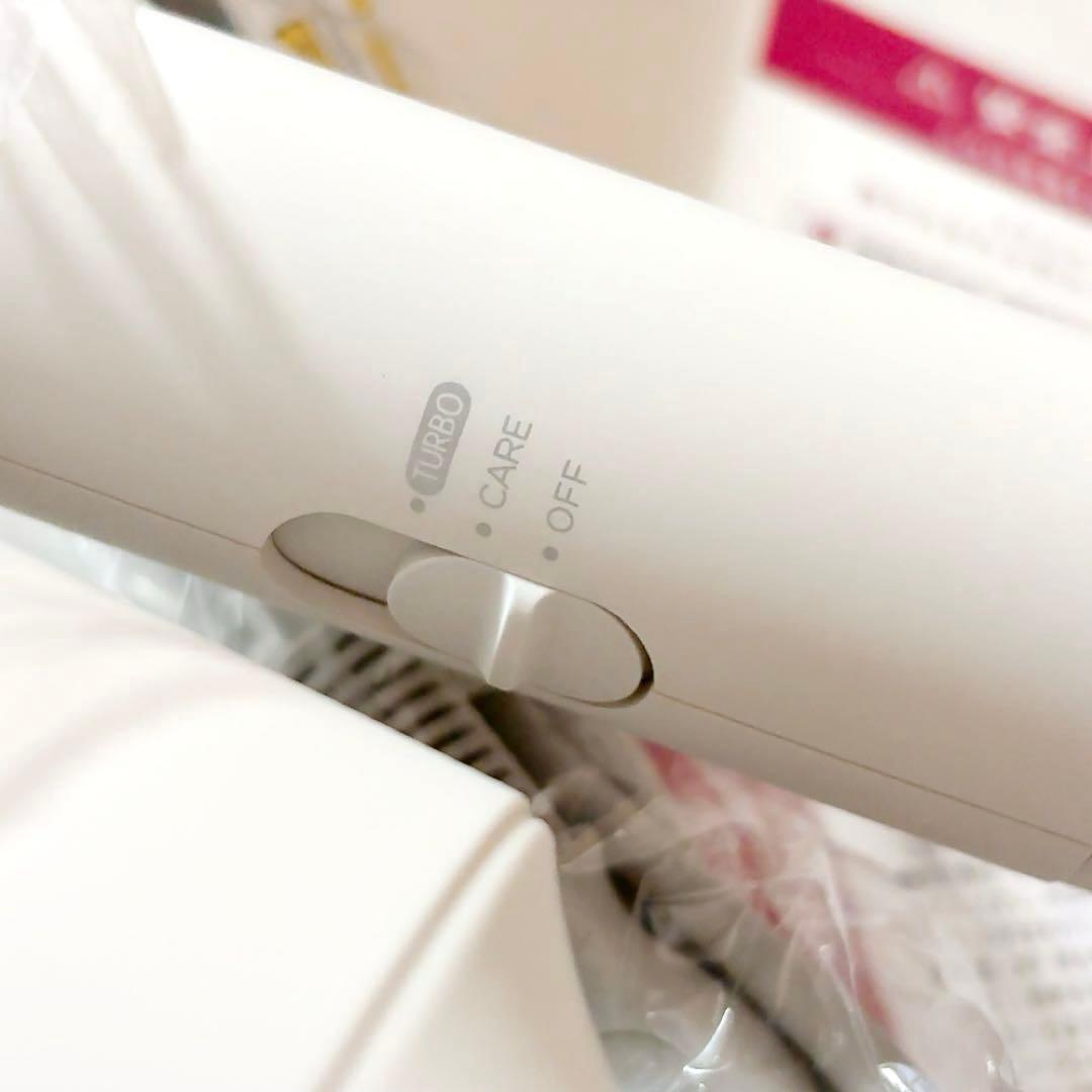 モイストシャイニードライヤー　ホワイト　新品　ヘアドライヤー　速乾　コンパクト