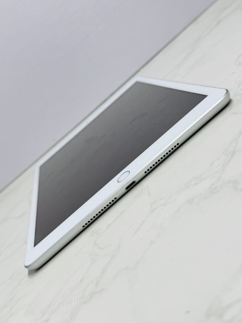 Apple iPad 第8世代 32GB Wi-Fiモデル MYLA2J/A