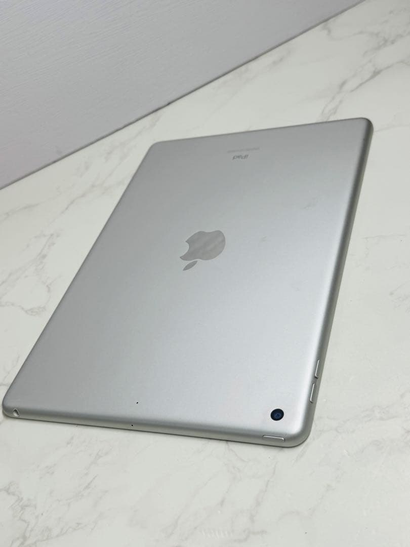 Apple iPad 第8世代 32GB Wi-Fiモデル MYLA2J/A