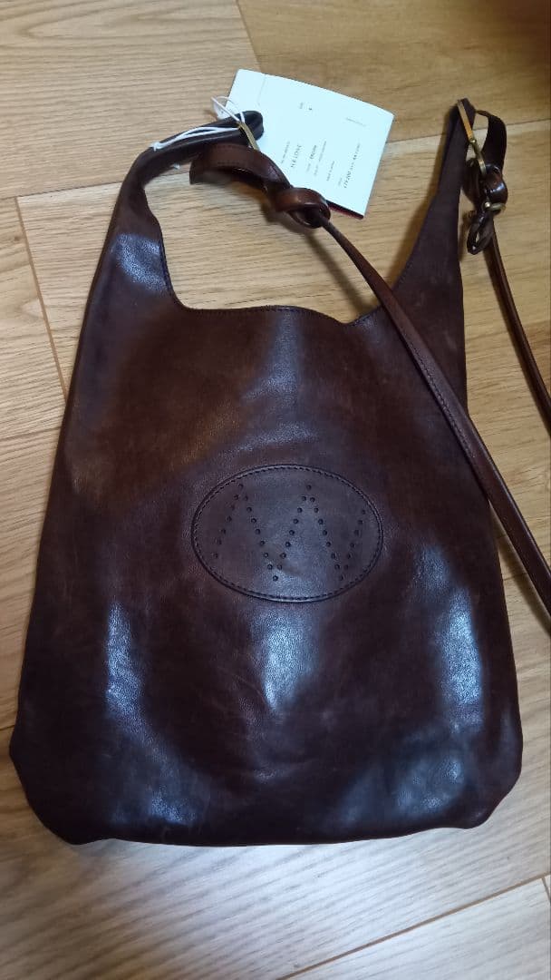 niceness H.R.Lowe レザー