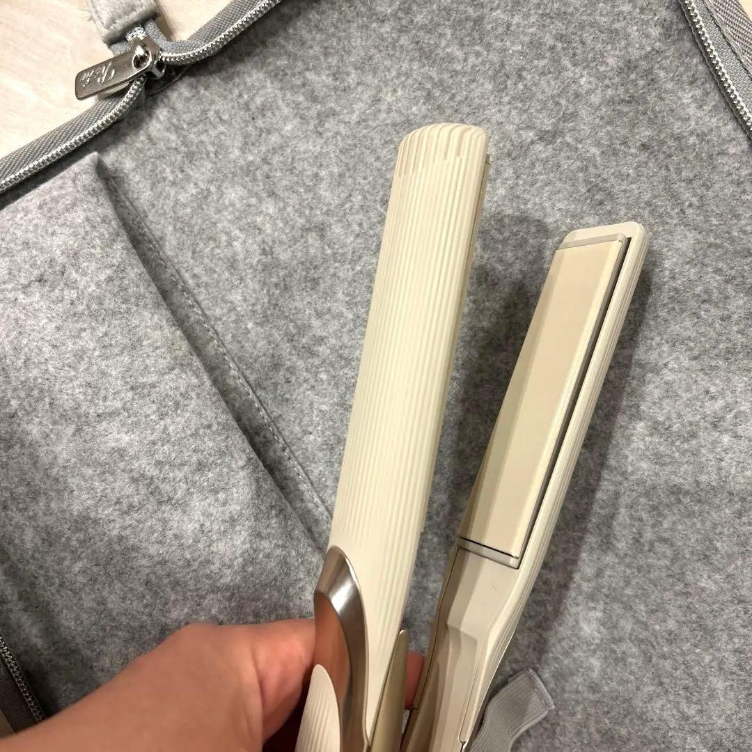 リファ　ストレートアイロン　プロ（アイボリー）美品