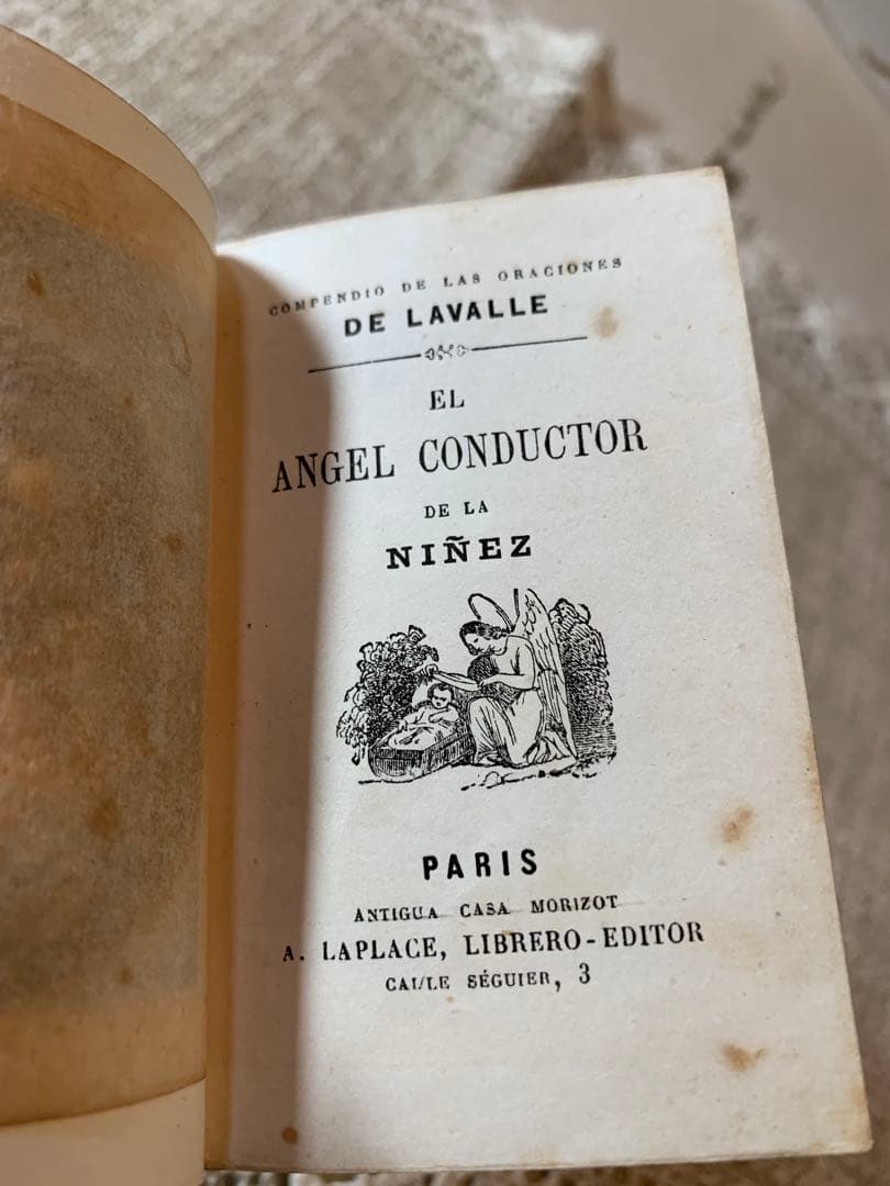 フランス製　アンティーク　レアな鞄型の手で持つ聖書！周りが貝細工で見事です！