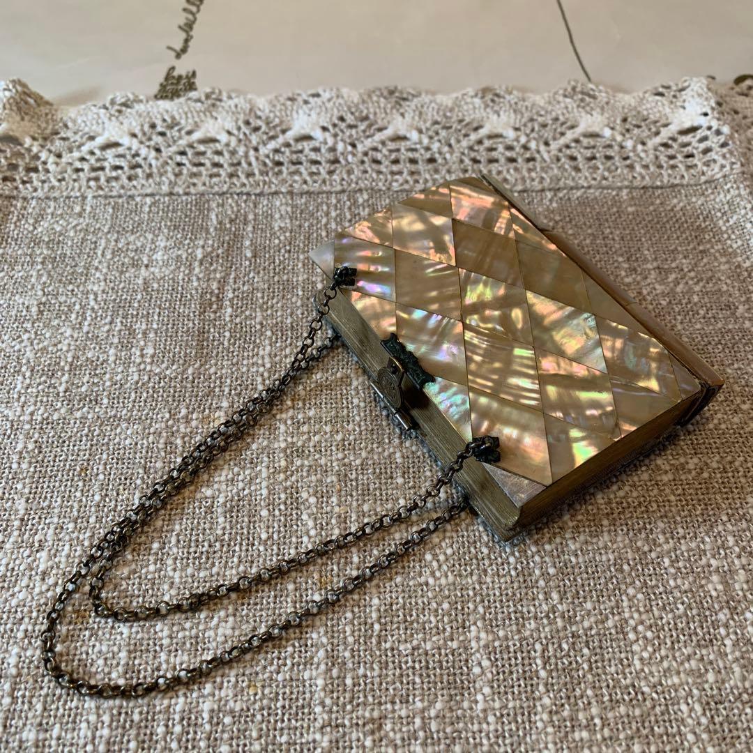 フランス製　アンティーク　レアな鞄型の手で持つ聖書！周りが貝細工で見事です！