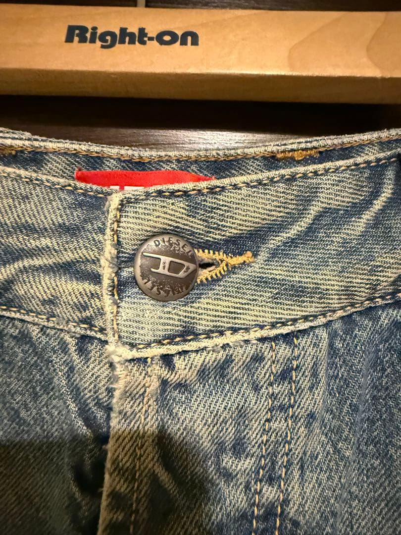 DIESEL 「D-LIVERY-SHORT」 メンズ ショートパンツ デニム