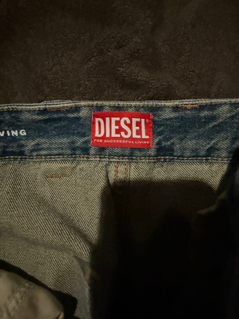DIESEL 「D-LIVERY-SHORT」 メンズ ショートパンツ デニム